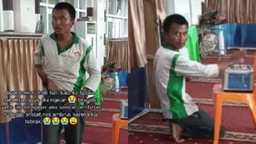 Sebuah video viral di TikTok memperlihatkan seorang pria menunjukkan alat kelaminnya setelah ketahuan mencongkel kotak infak di Masjid Agung Taqwa Kota Metro.