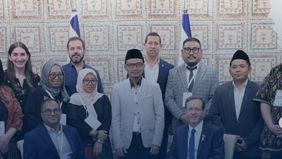 Mereka jadi bahan perbincangan netizen di dunia maya.