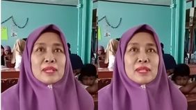 Seorang emak-emak mengeluhkan kegelisahannya terhadap kepala sekolah supaya kantin tidak menjual minuman sachet dan mie instan.