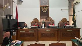 Ruben Onsu dan Sarwendah kembali tak hadir di agenda sidang cerainya pekan kedua, dan hanya dihadiri oleh tim kuasa hukum Ruben.