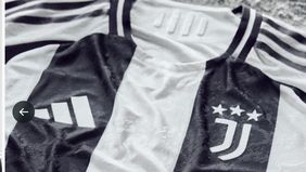 Jersey kandang terbaru Juventus memiliki garis-garis hitam yang lebih tegas.