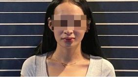 Wanita yang diketahui seorang selebgram Makassar inisial ER (23) digerebek polisi atas dugaan prostitusi online.