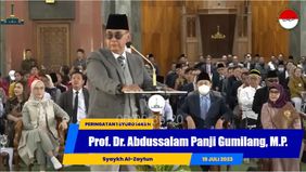 Panji Gumilang yang merupakan pemilik Pondok Pesantren Al Zaytun Indramayu akhirnya bebas dari penjara pada hari ini, Rabu, 17 Juli 2024. Panji Gumilang terbebas setelah menjalani hukuman satu tahun penjara sesuai dengan tuntutan jaksa beberapa waktu