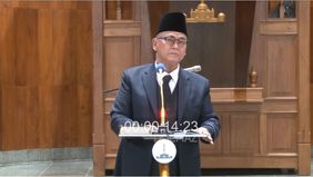 Panji Gumilang adalah pemilik Pondok Pesantren Al Zaytun Indramayu yang sempat menjadi sorotan pada 2023 lalu karena kasus penistaan agama yang dilakukan olehnya. Panji Gumilang dinilai melenceng dari syariat Islam dalam praktik keagamaan yang dilaku