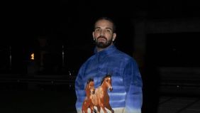 Banjir di Toronto menggenangi kediaman rapper Drake hingga air masuk ke dalam rumah.
