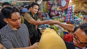 Wakil Presiden terpilih Gibran Rakabuming Raka mengajak Bupati Kendal Dico Ganinduto melakukan blusukan di Kota Semarang, Jawa Tengah.
