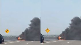 Kendaraan terbakar di Tol Layang MBZ menyebabkan penutupan sementara dan kecelakaan di dekat lokasi.