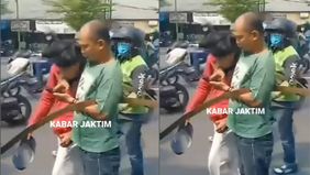 Siswa tersebut ditangkap warga setempat.