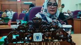 Sang istri merupakan mantan anggota DPRD Kota Depok.