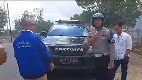 Sebuah video yang memperlihatkan perdebatan panas antara seorang anggota DPRD Kabupaten Bima, Nusa Tenggara Barat (NTB), bernama Rafidin dengan seorang anggota polisi beredar luas di media sosial.