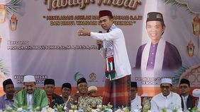 Pendakwah ternama asal Indonesia, Ustaz Abdul Somad ikut berkomentar yang tengah menjadi perbincangan hangat di media sosial terkait masalah rendang yang dimasak oleh Youtuber Willie Salim.