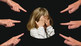 Perundungan tidak lagi hanya meninggalkan bekas fisik berupa memar atau luka robek, melainkan luka digital yang bisa direproduksi, dibagikan, dan diabadikan tanpa izin korban. Kasus perundungan berdampak pada reputasi institusi Pendidikan bagaimana p