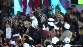 Presiden Jokowi dan Ibu Negara Iriana merayakan Hari Anak Nasional bersama ratusan anak di Istora Papua Bangkit, Jayapura.