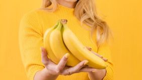 Pisang adalah buah populer dengan manfaat kesehatan luar biasa, berlimpah nutrisi, menjaga energi, kaya serat, vitamin, mineral, baik untuk jantung dan menyediakan antioksidan penting.