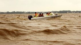 Banjir bandang dan tanah longsor yang disebabkan oleh hujan deras melanda Vietnam Utara, menewaskan tujuh orang.