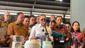 Kementerian Perdagangan (Kemendag) melakukan sidak terhadap barang impor ilegal di Kawasan Pergudangan di Kapuk Kamal, Jakarta Utara.
