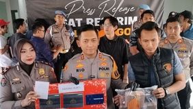 Kepala Kepolisian Resor Bogor, Ajun Komisaris Besar Polisi Rio Wahyu Anggoro, mengungkapkan bahwa seorang pria berinisial YS, yang mengaku sebagai pegawai Komisi Pemberantasan Korupsi (KPK), telah berhasil memeras sejumlah aparatur sipil negara (ASN)