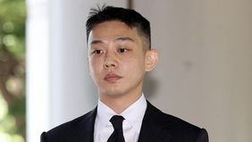 Perwakilan dari Firma Hukum Dongjin, mewakili aktor Yoo Ah In (nama asli Uhm Hong Sik), telah memberikan pernyataan resmi. Tuduhan yang ditujukan kepada Yoo Ah In dikatakan tidak benar.