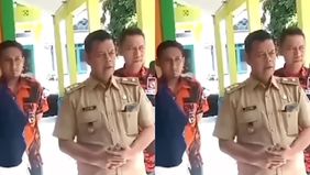 Oknum anggota Pemuda Pancasila yang juga Kepala Desa Menganti, Supono, akhirnya memberikan klarifikasi setelah viral mengintimidasi pelapor pungli di Kebumen. Dalam video beredar, Supono terlihat mengenakan seragam dinas cokelat didampingi ormas PP. 