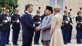 Menteri Pertahanan RI Prabowo Subianto menghadiri Upacara Pembukaan Olimpiade Paris 2024, Sabtu (27/7), di Sungai Seine, Paris, Prancis.
