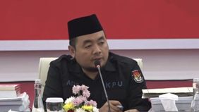 "Kami tegaskan KPU menindaklanjuti keputusan mahkamah konstitusi," 