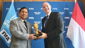 Usai pertemuan dengan Presiden IOC, Menteri Pertahanan Republik Indonesia Prabowo Subianto melakukan pertemuan dengan Presiden FIFA, Gianni Infantino, di Hotel Crillon, A Rosewood Hotel, Paris, sekitar pukul 15:30 waktu setempat, Sabtu (27/7). Pertem