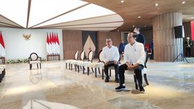 Pada Senin pagi, Presiden Joko Widodo (Jokowi) memperkenalkan suasana di dalam Kantor Presiden IKN, yang dikenal sebagai Istana Garuda, kepada awak media. Kunjungan ini menampilkan berbagai fitur menarik dari gedung yang menjadi pusat administrasi pe