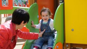 Memilih daycare untuk si kecil adalah langkah besar yang memerlukan pertimbangan matang. Keputusan ini akan memengaruhi kesejahteraan dan perkembangan anak Anda selama di luar rumah.