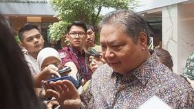 Menteri Koordinator Bidang Perekonomian, Airlangga Hartarto, mengaku tidak mengetahui siapa sosok berinisial 'T' yang disebut sebagai aktor utama di balik praktik judi daring (online) di Indonesia.