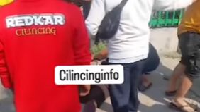 Pengendara motor tersebut sempat dibawa ke RSUD.