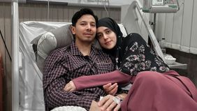 Fairuz A Rafiq mengaku sangat khawatir dengan kesehatan Sonny Septian usai terkena penyempitan pembuluh darah di otak.