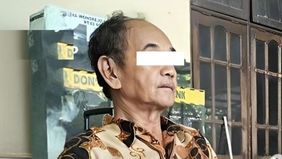 Kasus penggelapan dana koperasi yang melibatkan seorang kepala sekolah di Surabaya tengah menjadi sorotan publik.