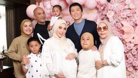 Syahrini merasa sangat bahagia dan bersyukur karena dikarunia seorang putri cantik bernama Princess R.