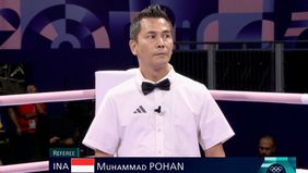 Tidak mudah bagi Boy bisa memimpin jalannya pertandingan tinju sekelas Olimpiade. 