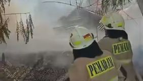 Kebakaran terjadi di Jalan Raden Inten II, tepatnya di Kelurahan Duren Sawit, Kecamatan Duren Sawit, Jakarta Timur.