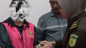 Kejaksaan Negeri Sanggau, Provinsi Kalimantan Barat menahan seorang aparatur sipil negara (ASN) setempat terkait dugaan tindak pidana korupsi pembayaran tera ulang dengan cara melakukan pungutan liar (pungli) kurang lebih sebesar Rp4,4miliar.