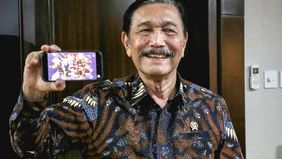 Menteri Koordinator Bidang Kemaritiman dan Investasi (Menko Marves) Luhut Binsar Pandjaitan memamerkan gim moba (multiplayer online battle arena) Lokapala yang dikembangkan oleh Anantapura Studio