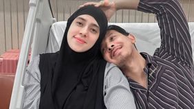 Foto mereka disorot.