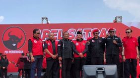 Surat tugas tersebut diserahkan secara langsung oleh Ketua DPP PDIP Bidang Kehormatan, Komarudin Watubun, dalam acara Apel Satgas Cakra Buana PDI Perjuangan di Medan, pada hari Sabtu.
