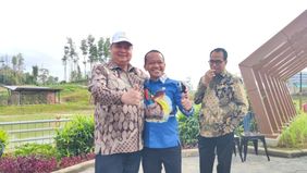 Menteri Koordinator Bidang Perekonomian (Menko Perekonomian) Airlangga Hartarto buka suara terkait pembicaraannya bersama Menteri Investasi/Kepala BKPM Bahlil Lahadalia saat berada di Ibu Kota Nusantara (IKN), Kalimantan Timur.