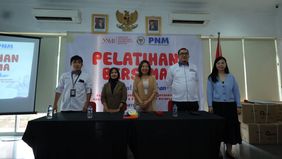 Sondang Tampubolon, Yayasan Nusantara Membangun Bangsa Dan Permodalan Nasional Madani Berkolaborasi Menyelenggarakan Pelatihan Bersama Membuat Kue Olahan.