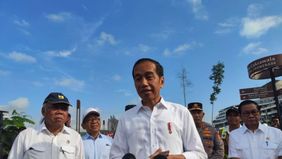 Presiden RI Joko Widodo menyerahkan keputusan mengenai nasib Joni, anak yang menjadi viral karena memanjat tiang bendera saat upacara 17 Agustus di Kabupaten Tapal Bata, Belu, Nusa Tenggara Timur (NTT) pada tahun 2018, kepada Panglima TNI.