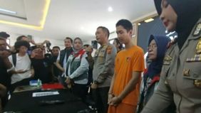 Kapolres Bogor AKBP Rio Wahyu Anggoro mengungkapkan motif kekerasan dalam rumah tangga (KDRT) yang dilakukan tersangka Armor Toreador Gustifante terhadap istrinya, selebgram Cut Intan Nabila.