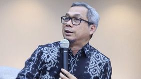 Usman Kansong, yang baru saja mengundurkan diri dari jabatannya sebagai Direktur Jenderal Informasi dan Komunikasi Publik di Kementerian Komunikasi dan Informatika, berharap penggantinya dapat segera dilantik untuk menyelesaikan berbagai rencana komu