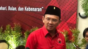 Ketua DPP Bidang Perekonomian PDI Perjuangan, Basuki Tjahaja Purnama atau Ahok, menyatakan kesiapannya untuk bersaing melawan Ridwan Kamil dalam Pilkada Jakarta