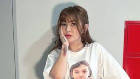 Artis Angela Lee ditangkap atas dugaan penipuan jual-beli tas branded oleh Polda Metro Jaya.