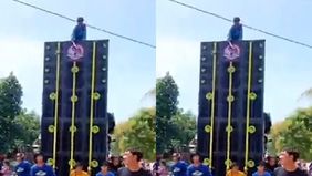 Insiden kecelakaan seorang tim Sound Horeg yang terjatuh dari ketinggian menjadi viral di media sosial.