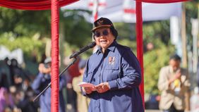 Menteri LHK, Prof. Dr. Ir. Siti Nurbaya Bakar, merayakan HUT RI di Lapangan Sembalun, Lombok Timur, dengan menegaskan komitmen pelestarian lingkungan.