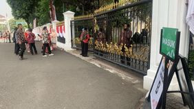 Pada Sabtu pagi, sejumlah tamu undangan mulai berdatangan ke Istana Merdeka, Jakarta, untuk menghadiri Peringatan Detik-Detik Proklamasi HUT ke-79 Republik Indonesia.