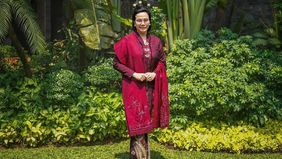 Menteri Keuangan (Menkeu) Sri Mulyani turut menghadiri upacara peringatan HUT RI ke-79 di Ibu Kota Nusantara (IKN), Kalimantan Timur, Sabtu (17/8/2024).
